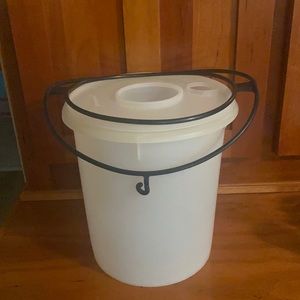 Vintage Tupperware container